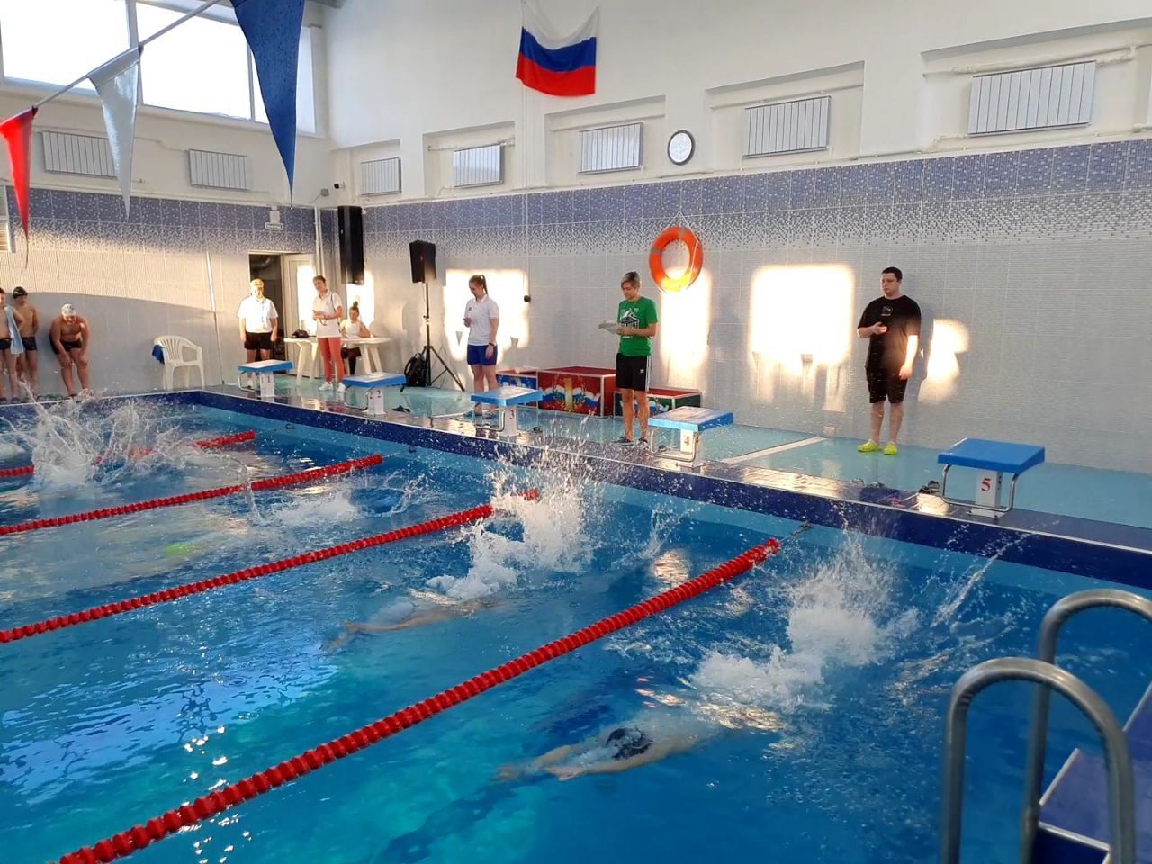 В Карпинске прошло Первенство по плаванию. Называем имена победителей