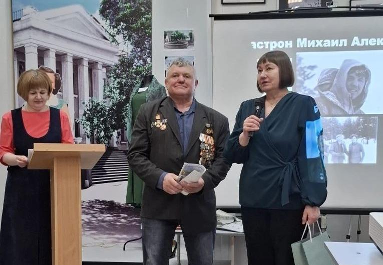 В карпинском музее прошла встреча с ветераном спасотряда, посвященная Дню космонавтики 