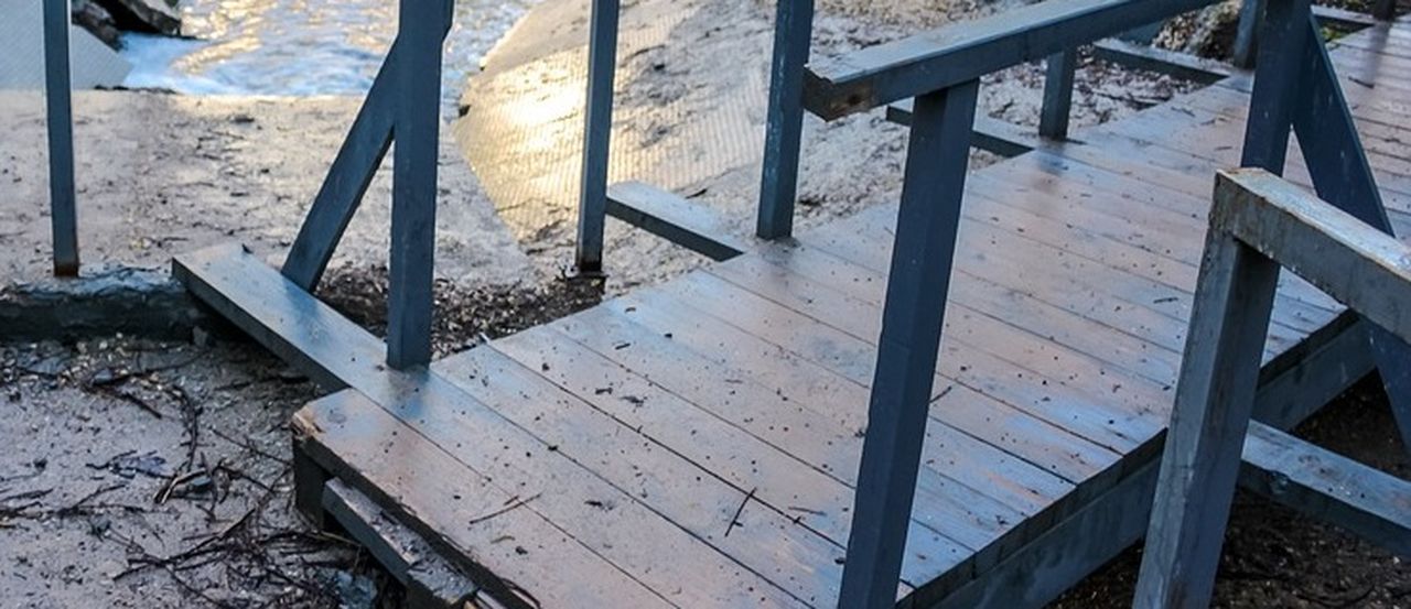 В Карпинске обустроят пешеходные мостики