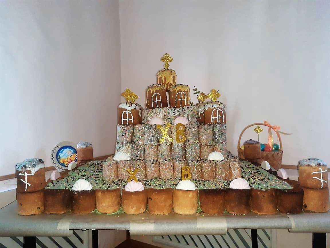 В​ сосьвинской колонии испекли огромный храм-кулич