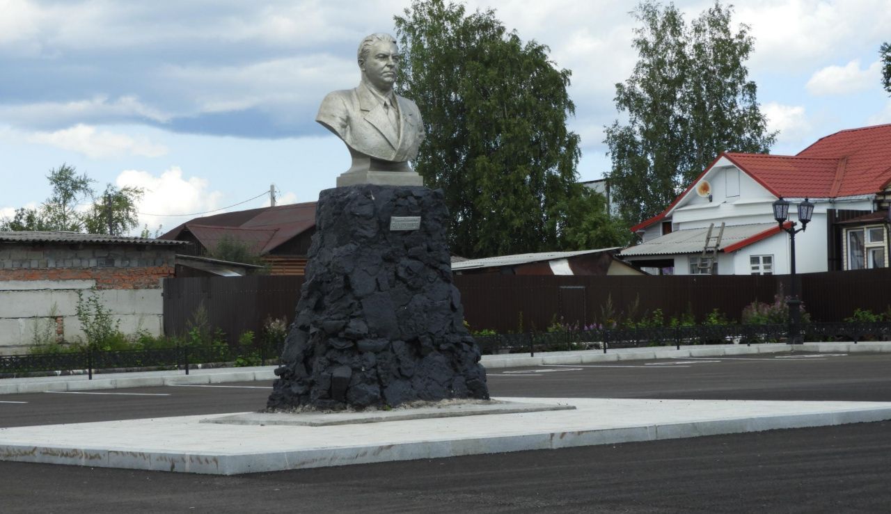 На площади Вахрушева посеют газон и будут за ним ухаживать. Это обойдется городу в 150 тысяч рублей