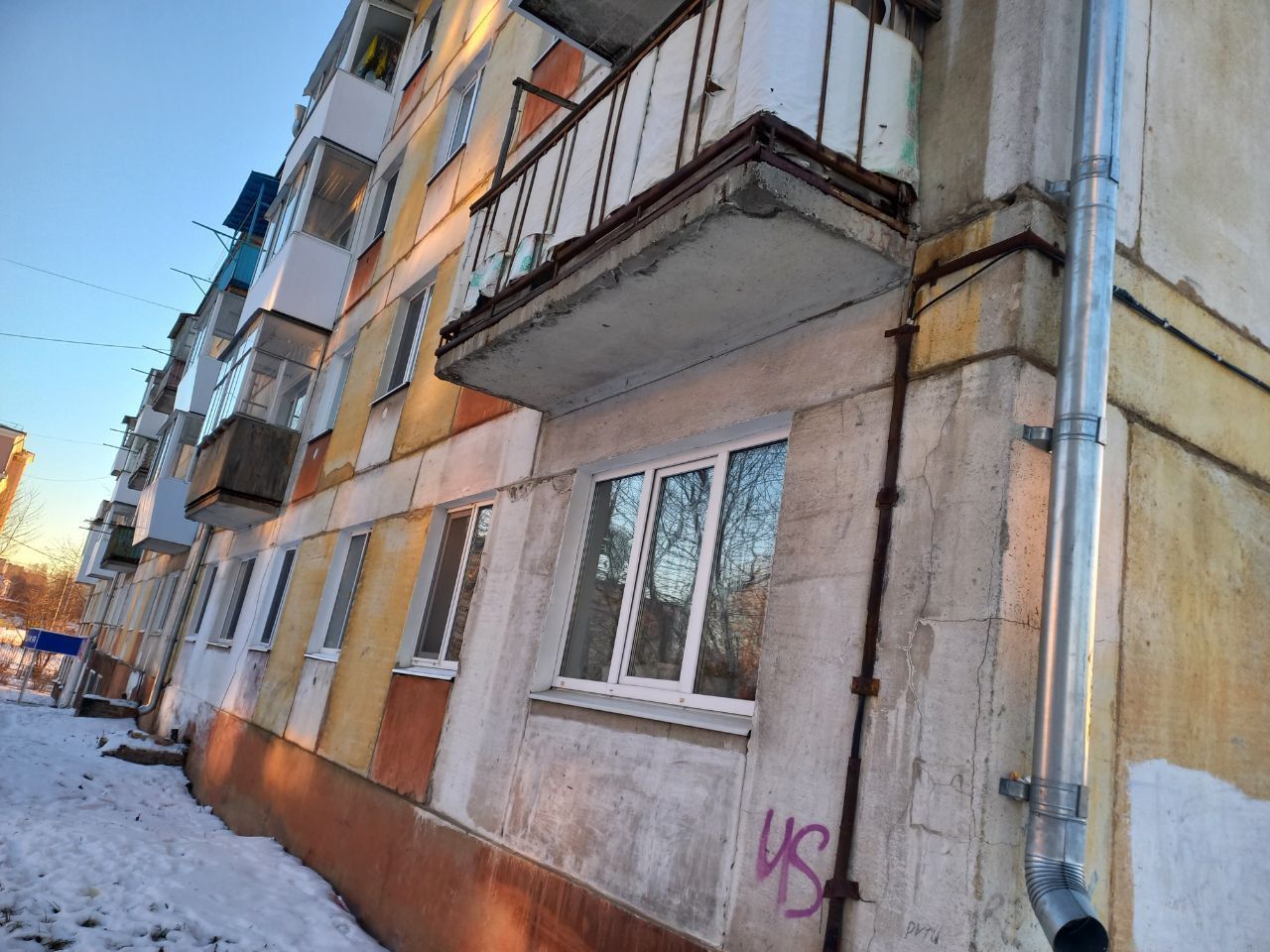 На Куйбышева, 36 уже второй день нет воды. Публикуем график подвоза