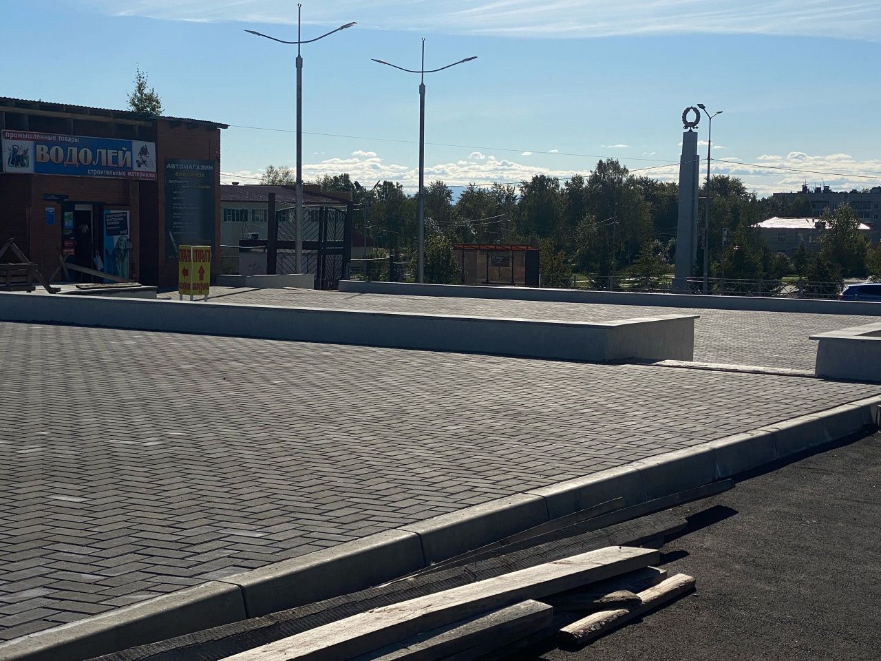 Благоустройство карпинского автовокзала подходит к концу