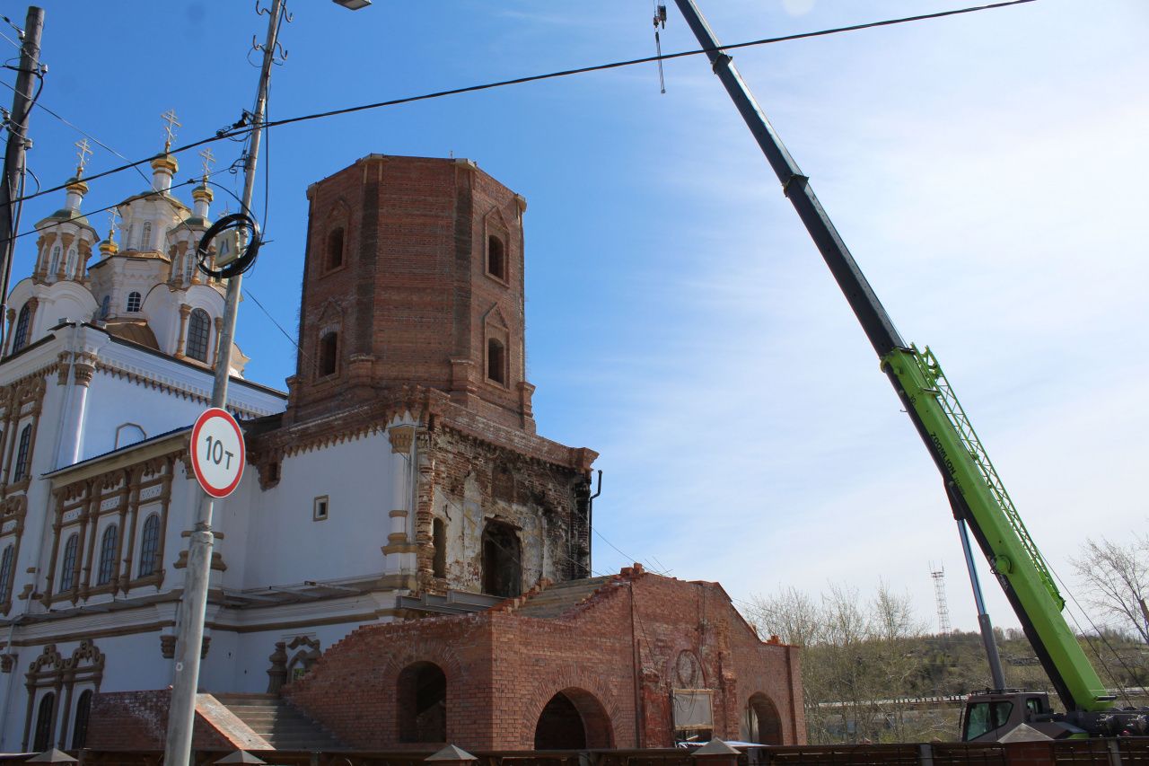 У Введенского собора уже построены нижние ярусы новой колокольни