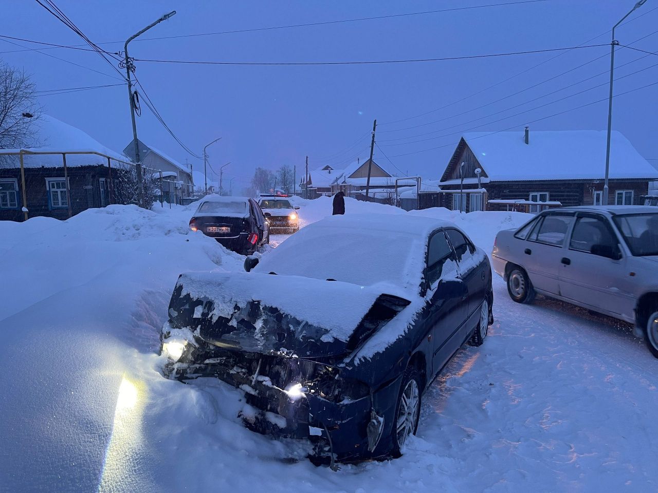 Сегодня в Карпинске «Лада» столкнулась с Mitsubishi. Это ДТП вскрыло целый ряд нарушений