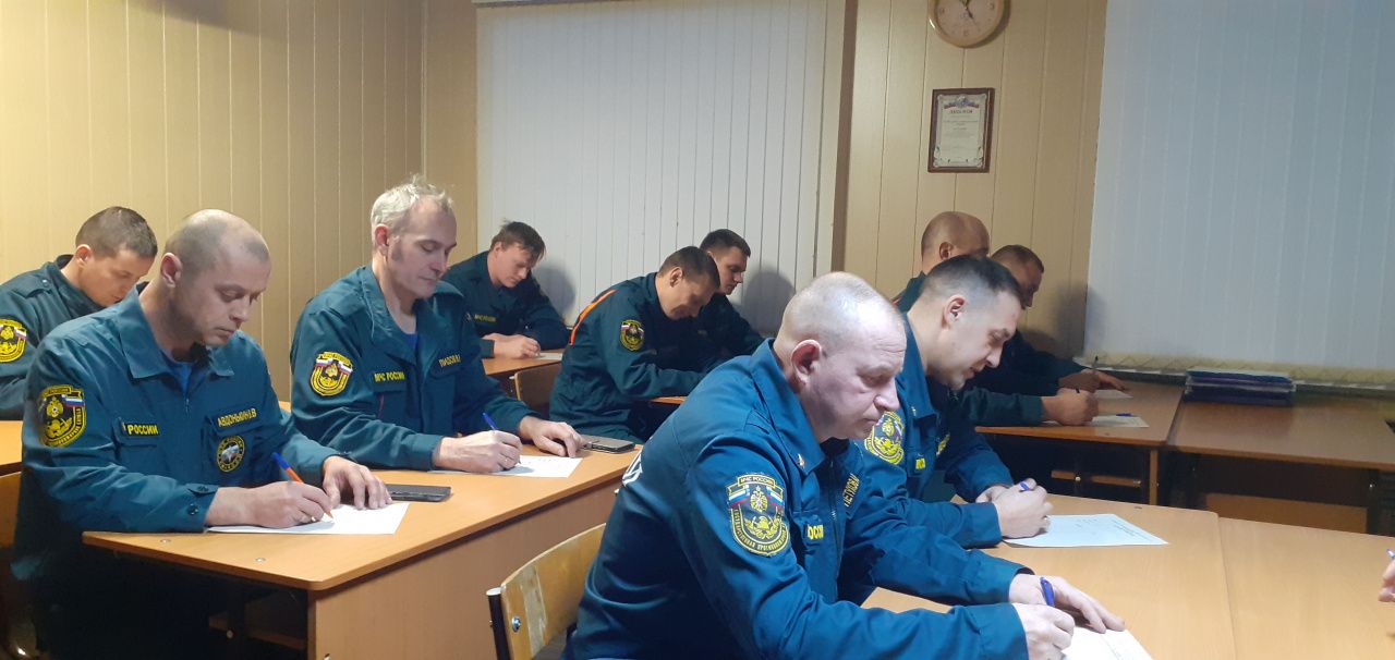 Карпинских пожарных проверили на знания истории становления и развития МЧС России