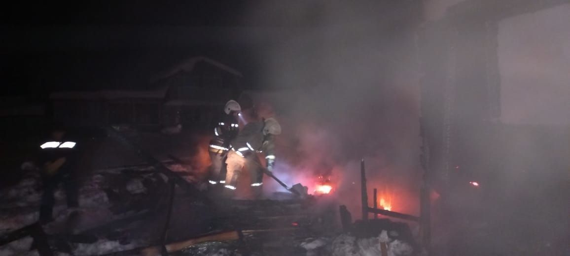 Сегодня в пожаре погибли два молодых карпинца. Третьему удалось спастись