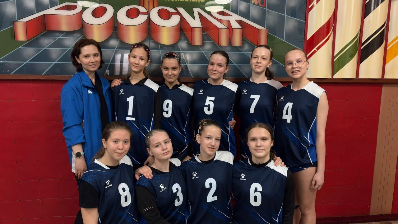 Карпинские волейболистки сыграли в Реже с сильнейшими командами региона