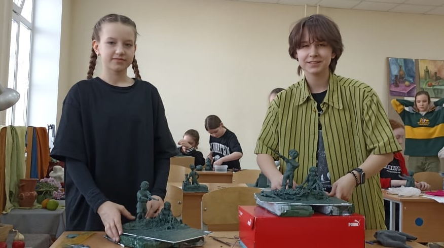 Юные скульпторы из Карпинска стали призерами на областном конкурсе