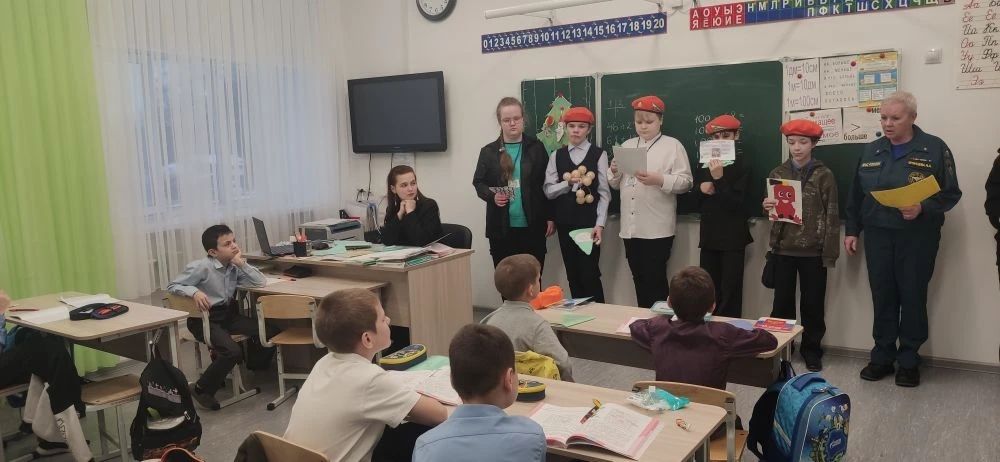 Пожарные и ДЮПовцы провели для учеников школы-интернета «урок безопасности»