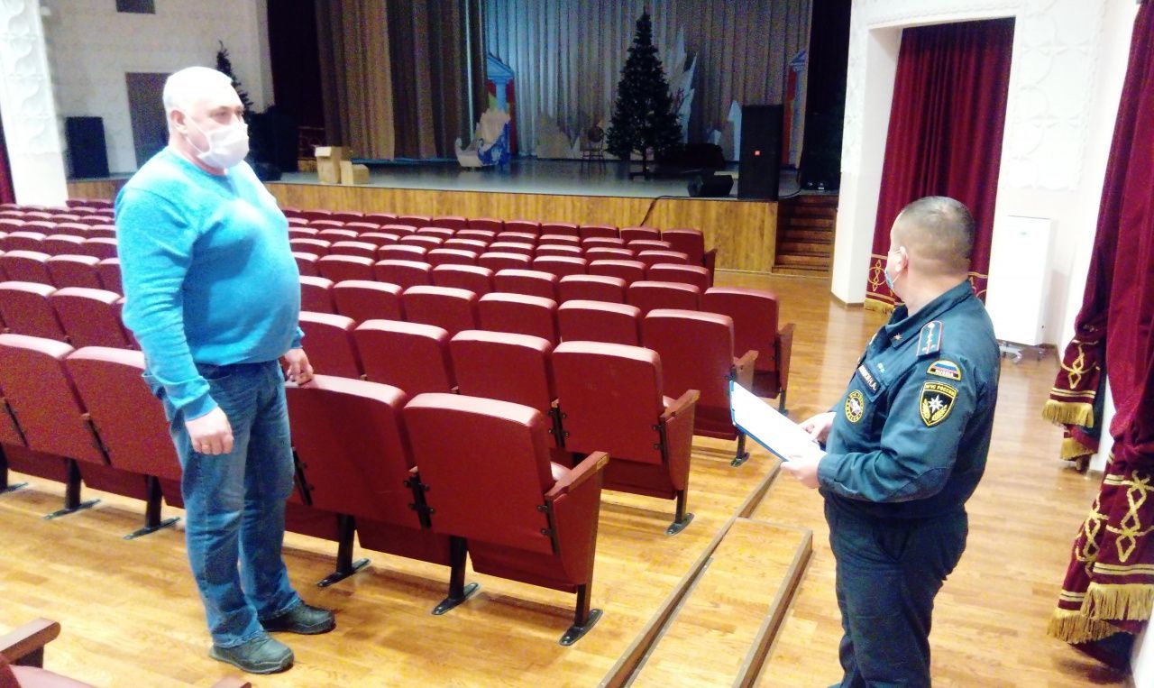 Инспекторы ОНД проверили все площадки, где в новогодние праздники будет много детей