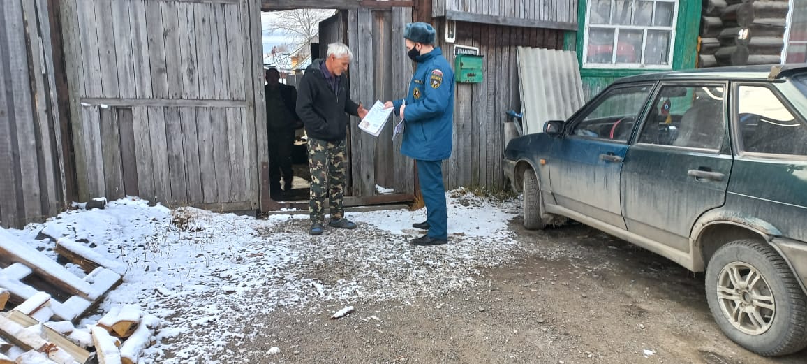 Жителям Уральского поселка рассказали, как защитить жилье от пожара