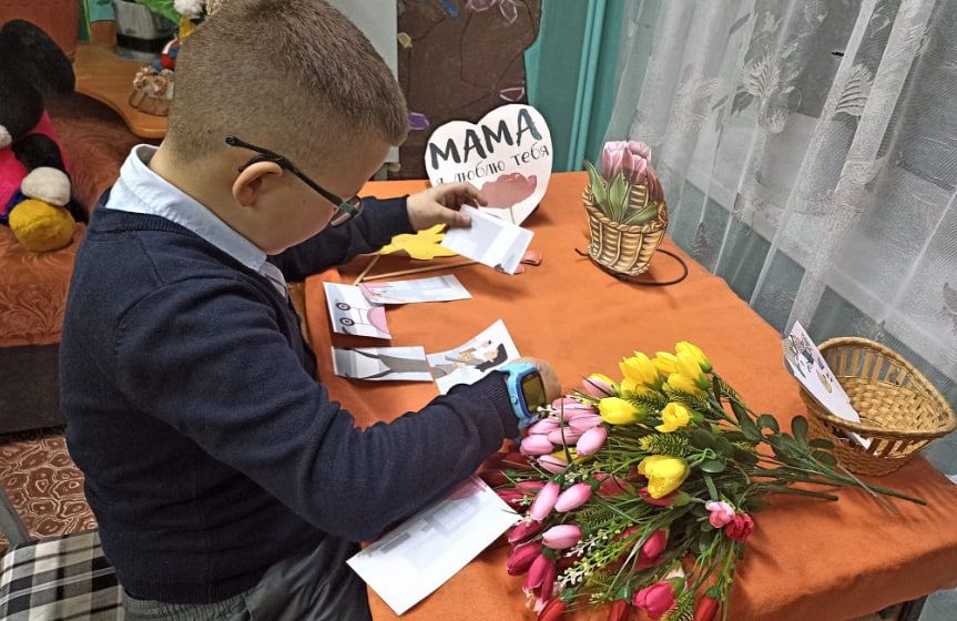 В библиотеке Бажова прошла игровая программа, приуроченная ко Дню матери