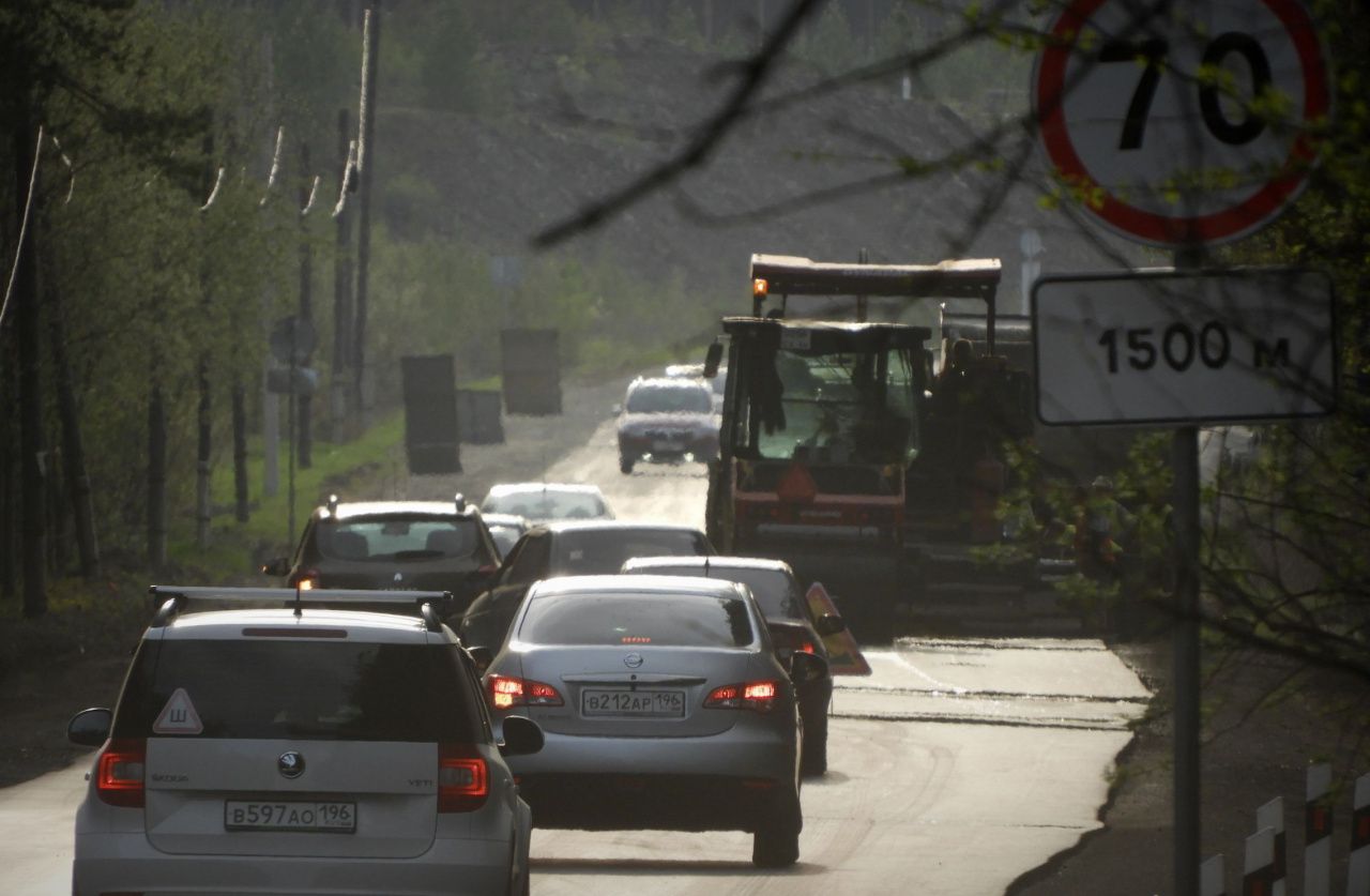 Участок трассы рядом с Карпинском, где произошло ДТП — отремонтировали