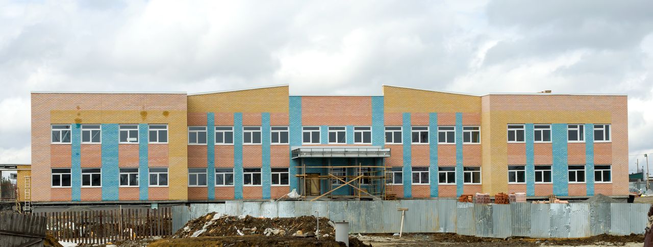 Строительство школы в поселке Сосновка подходит к концу