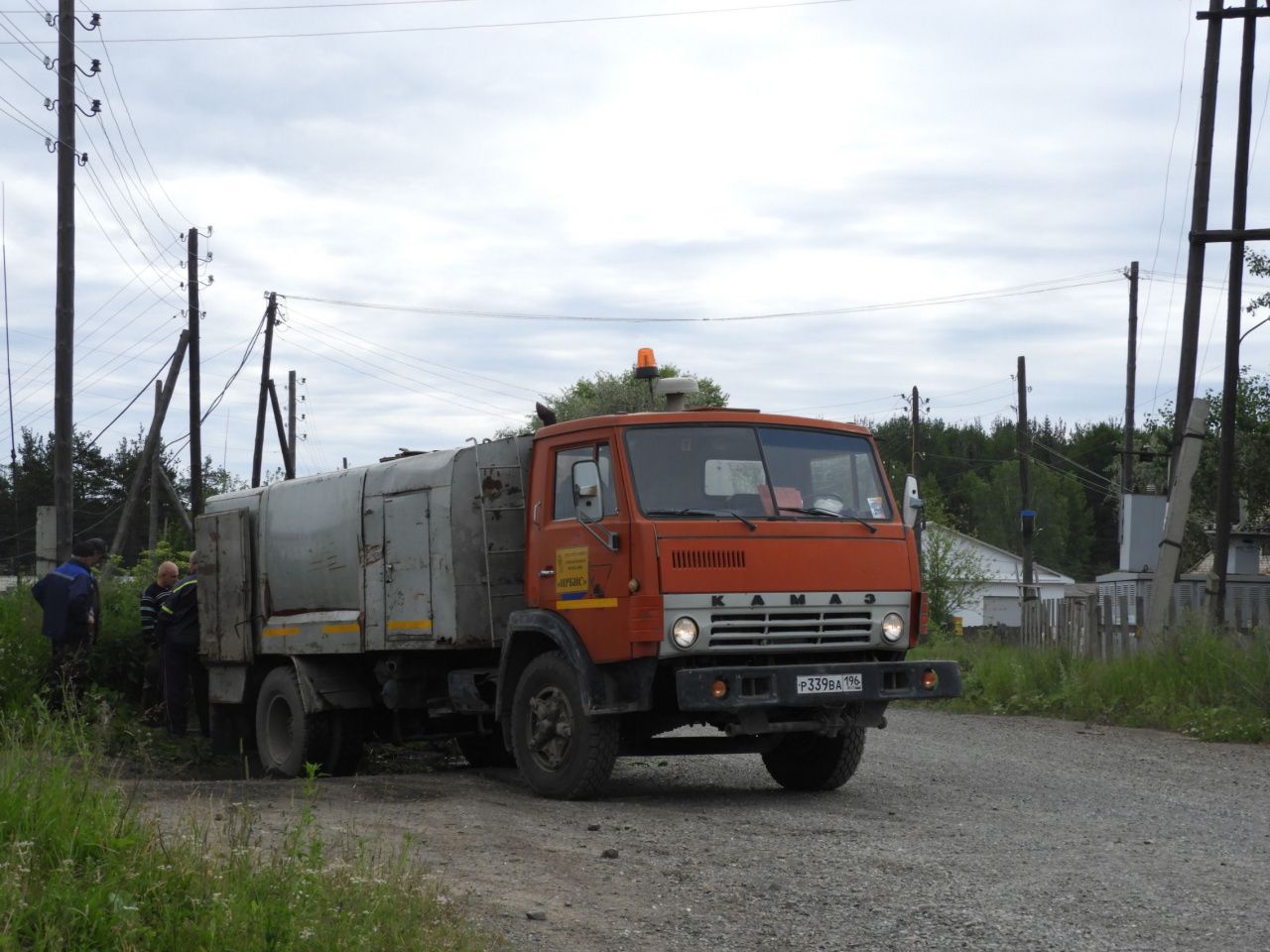 Мэр Карпинска возмущен горожанами, которые кидают мусор в канализацию