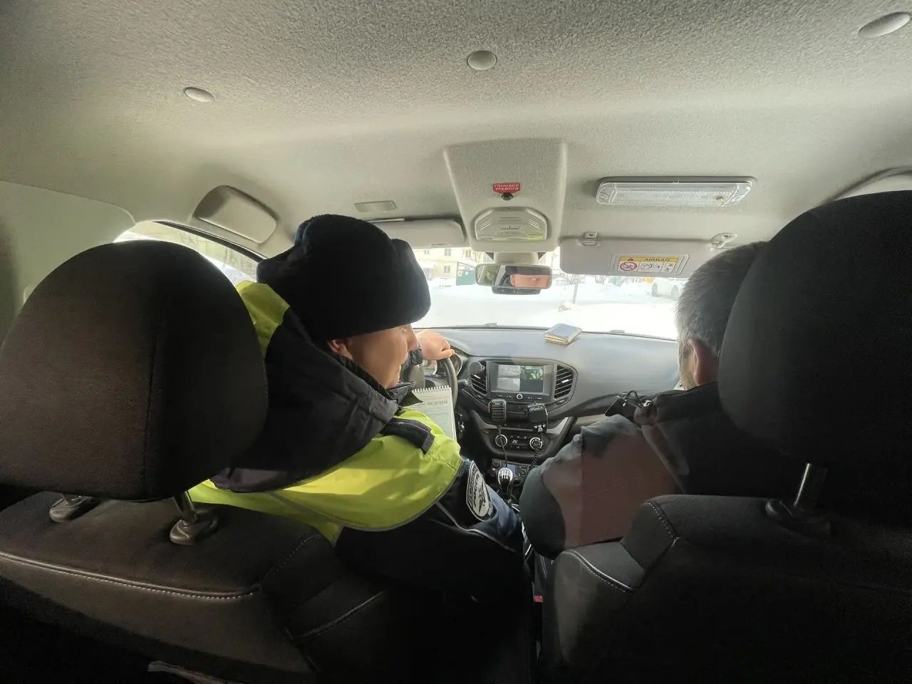 Сотрудники ГАИ проконтролировали, как водители и пешеходы соблюдают ПДД на «зебре»