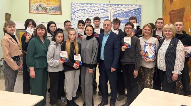 Студенты КМТ провели «Выборы депутатов» в карпинском музее