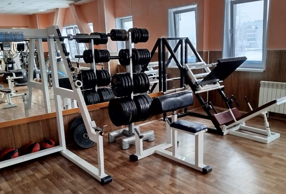 Тренер ФОКа благодарит семью стоматологов за помощь тренажерному залу