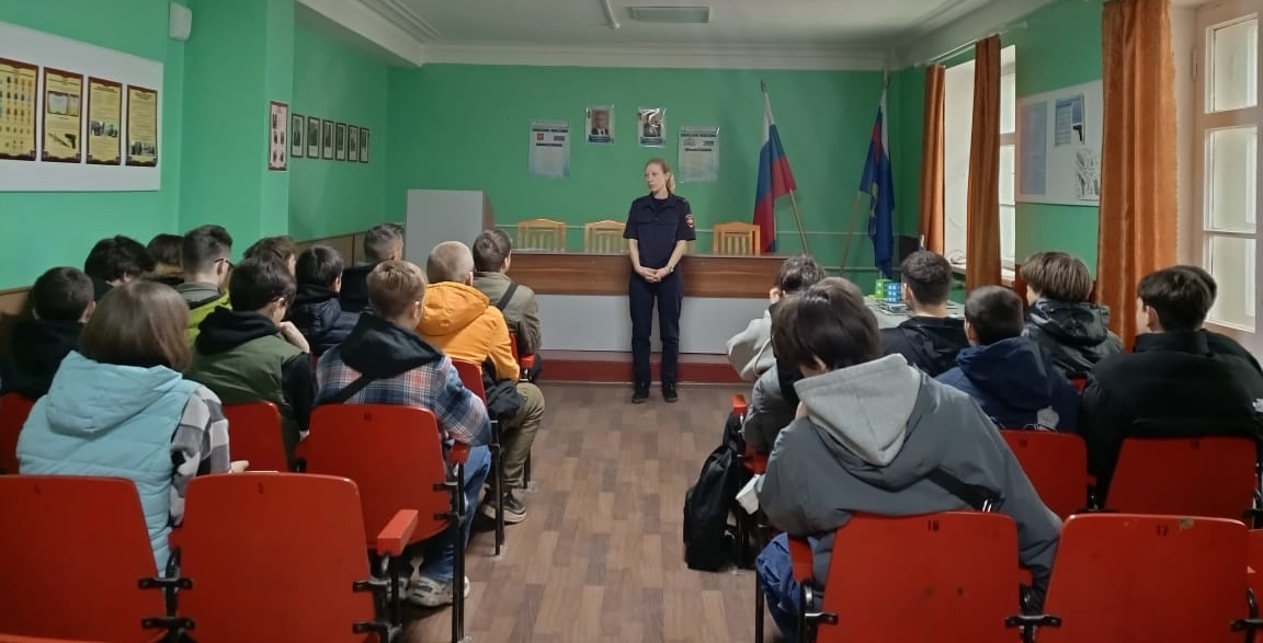 Студенты карпинского техникума посетили отдел полиции