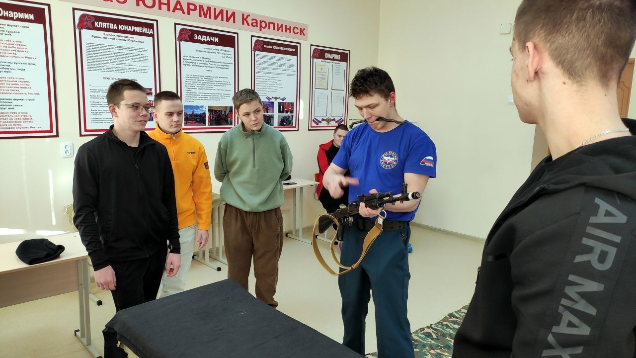 В Карпинске прошли городские соревнования по разборке и сборке автомата Калашникова