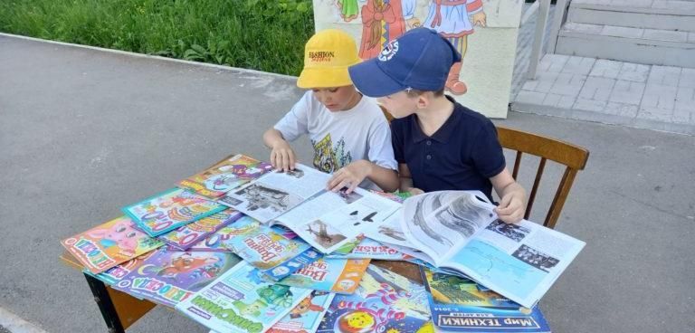 Карпинцам предлагают почитать книги на свежем воздухе