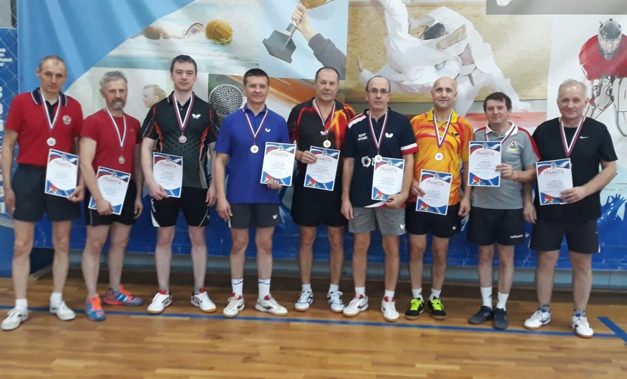 В карпинском ФОКе прошел чемпионат для ветеранов настольного тенниса