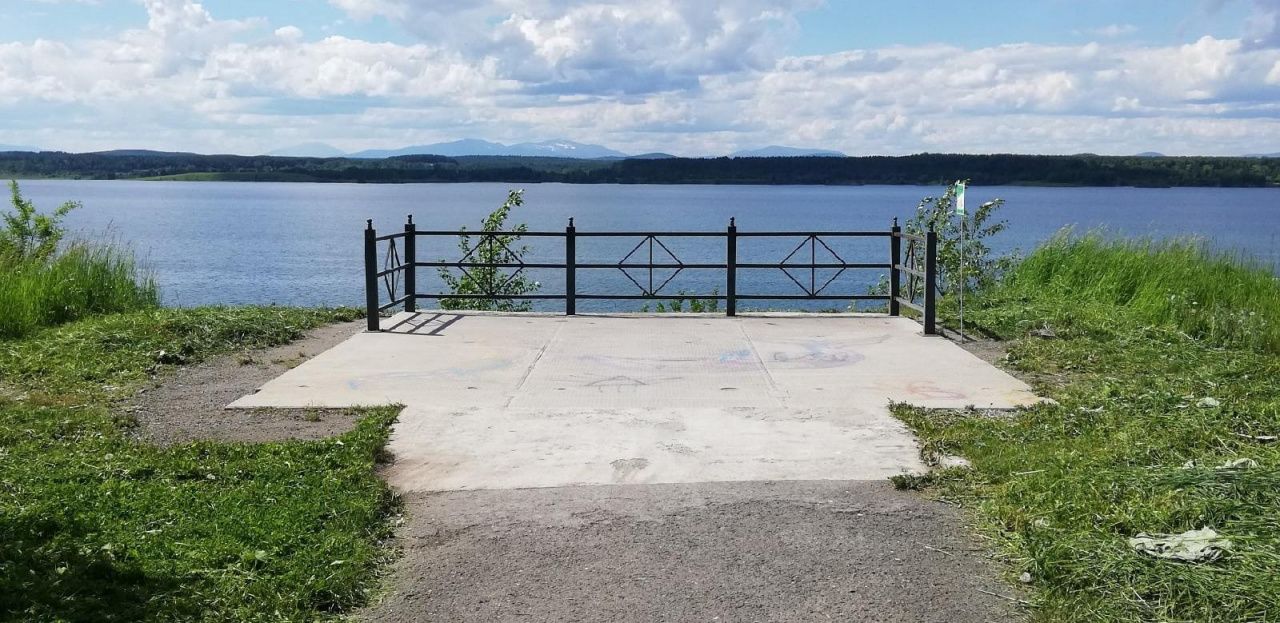 Карпинские экоактивисты «Зеленые» обозначили мэру необходимость установки урн на «ветродуе»