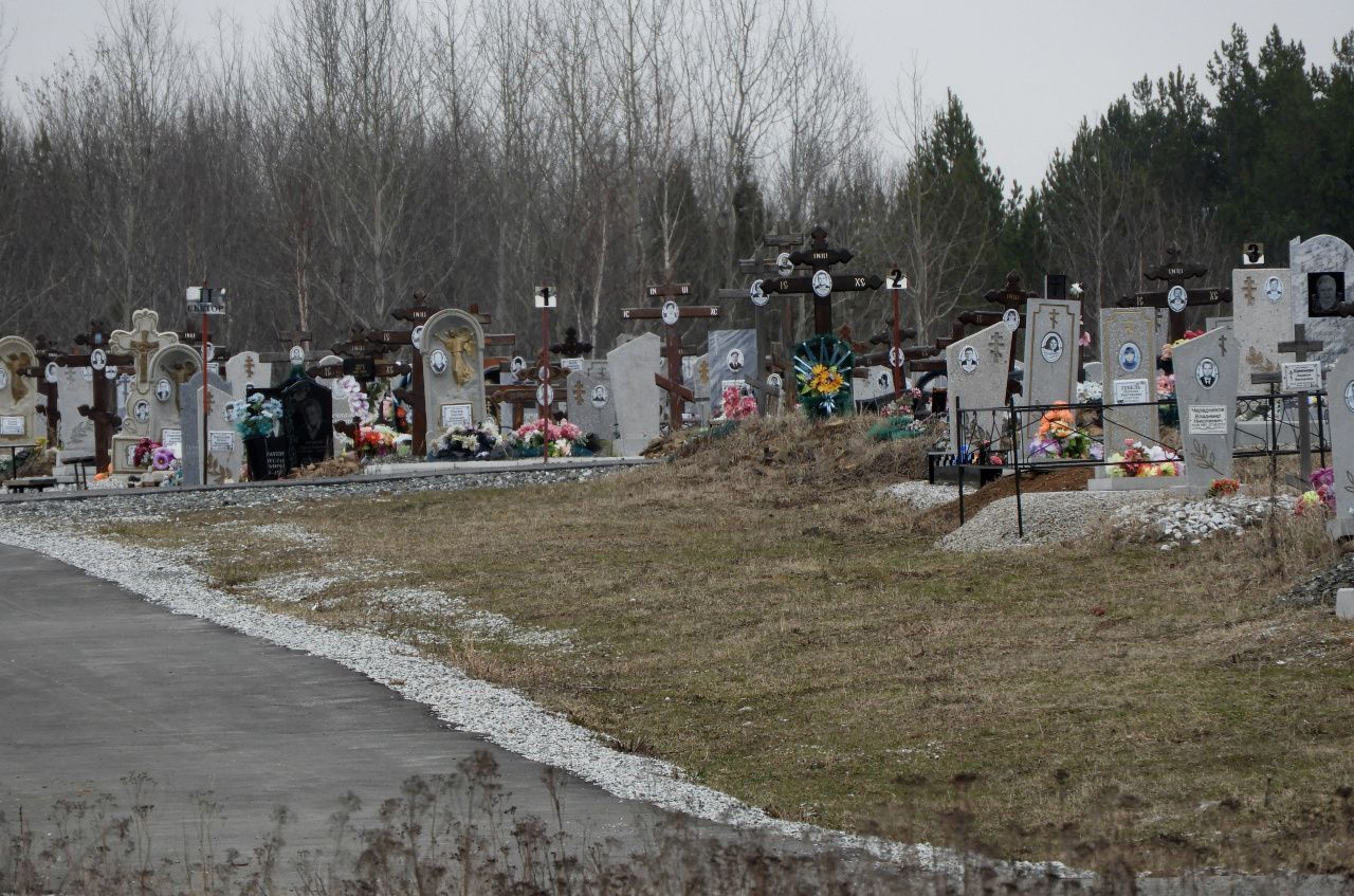 В Карпинске облагородят городское кладбище