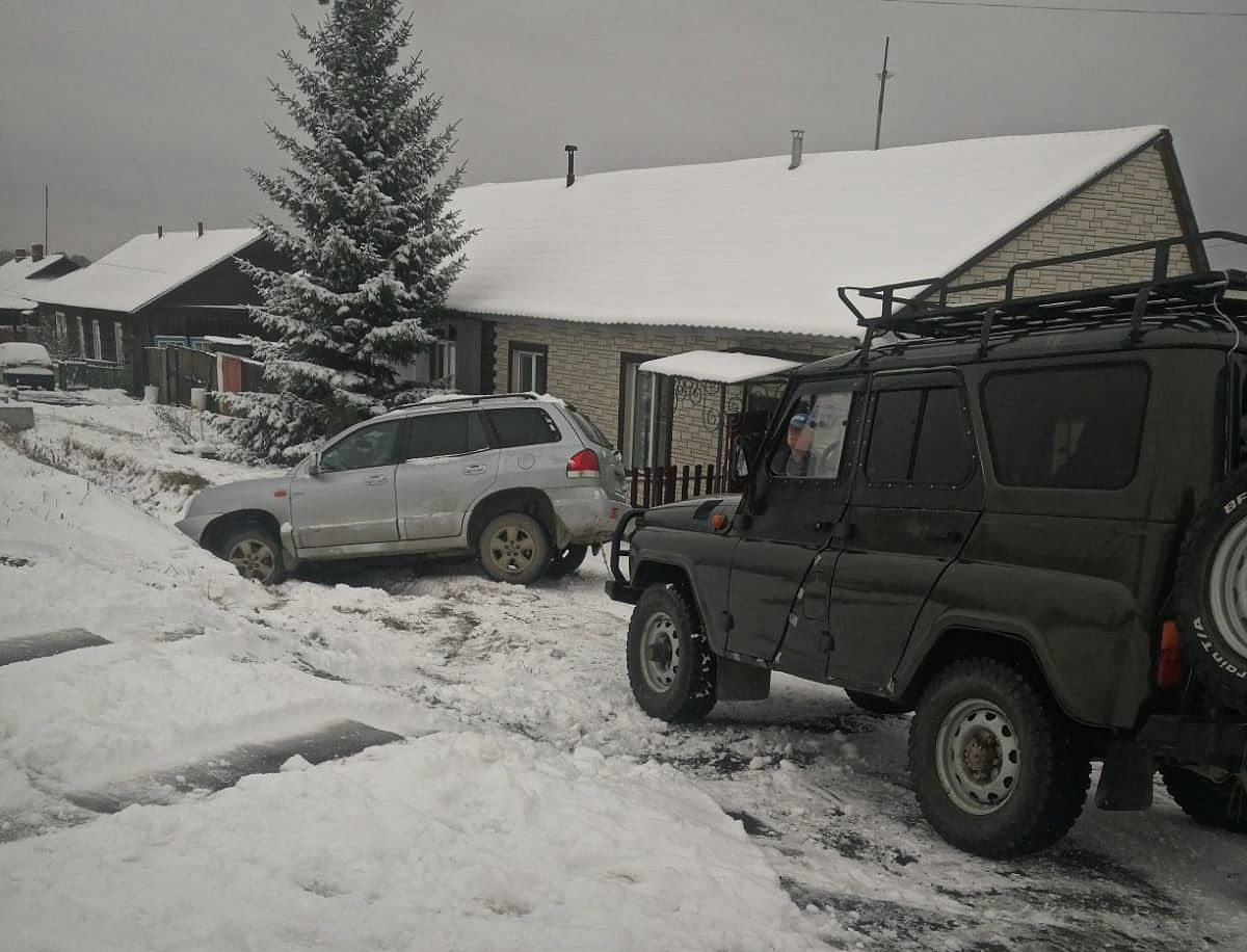 Карпинских водителей просят быть аккуратнее на повороте с Мира на Первомайскую