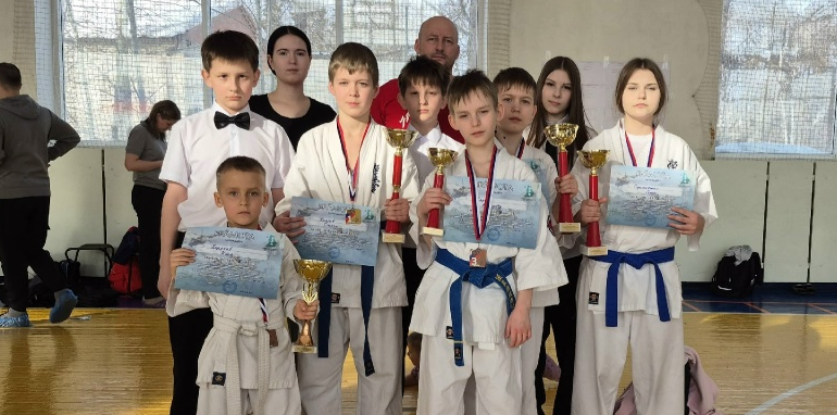 Карпинские каратисты заняли пять призовых мест на серовском первенстве