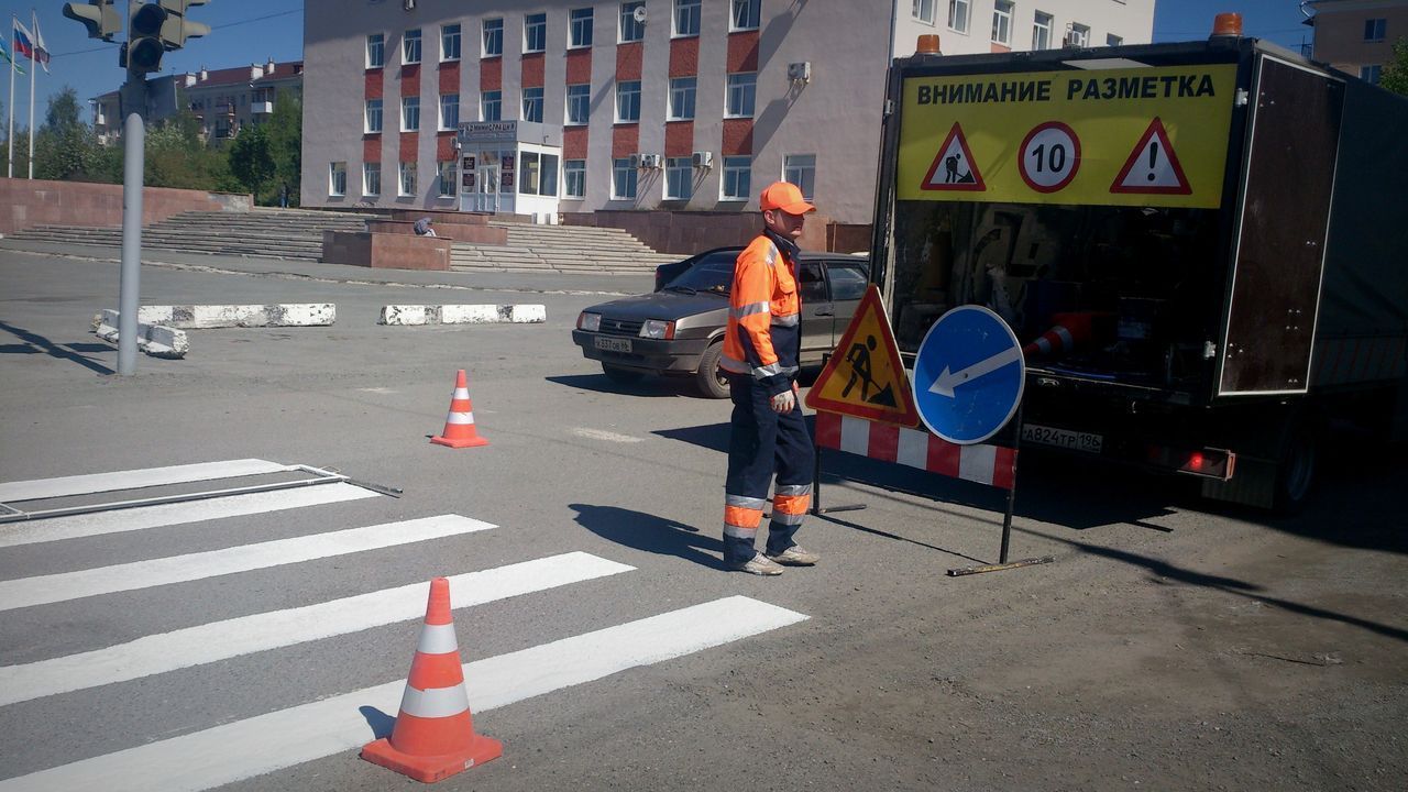 В Карпинске на городских дорогах обновят разметку