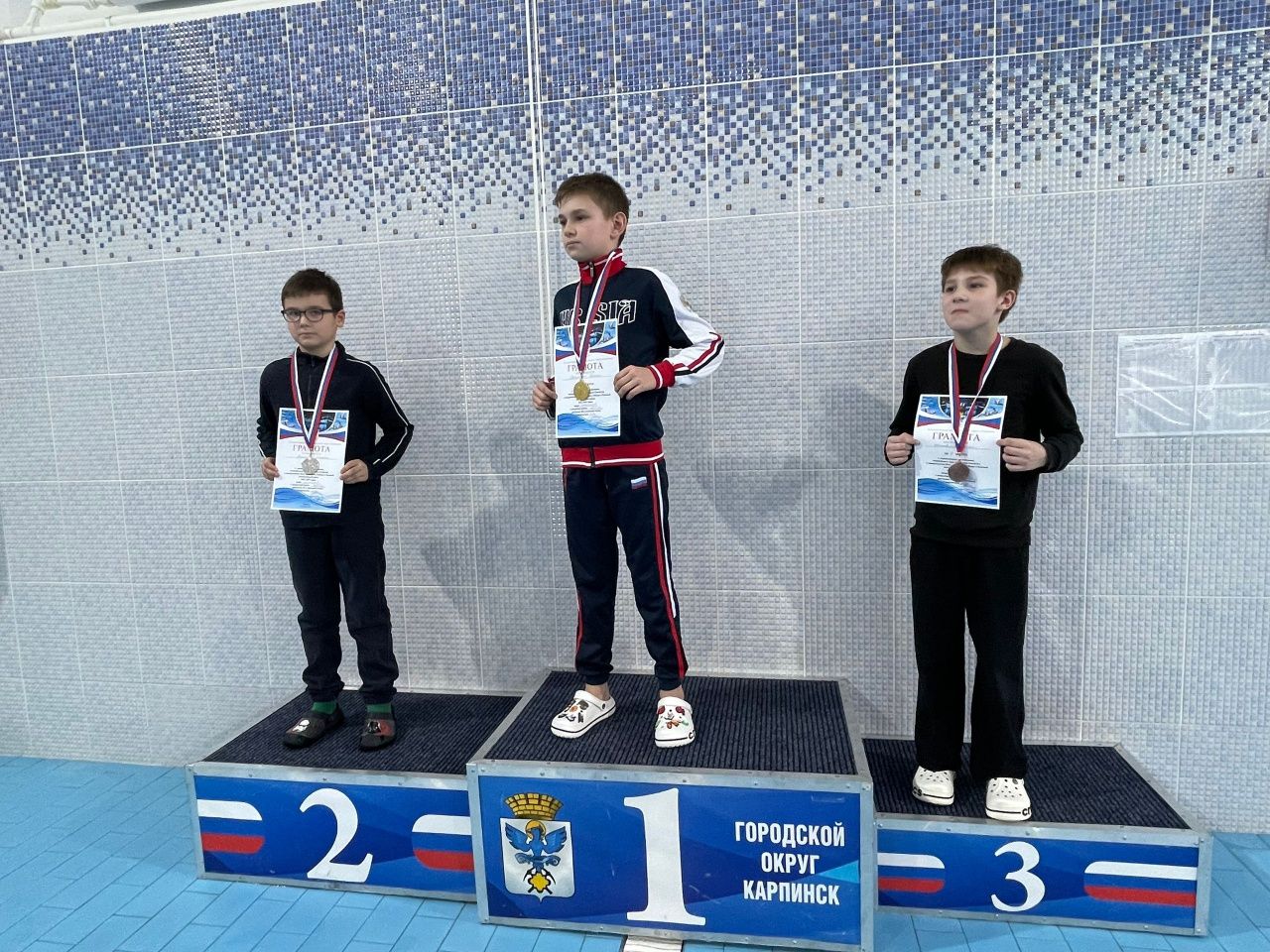 Карпинские пловцы заняли шесть призовых мест на открытом первенстве