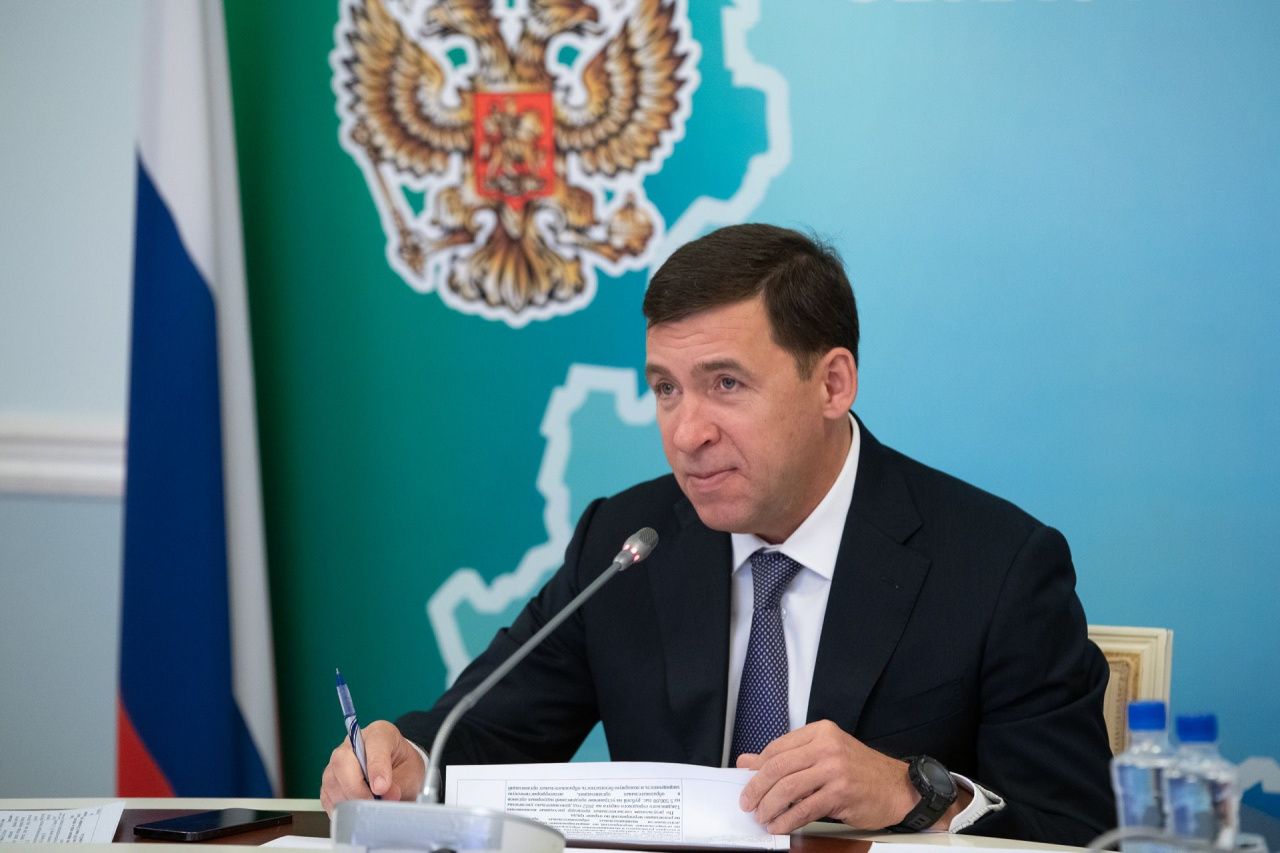 Евгений Куйвашев поручил ускорить заключение контрактов по нацпроектам 2022 года