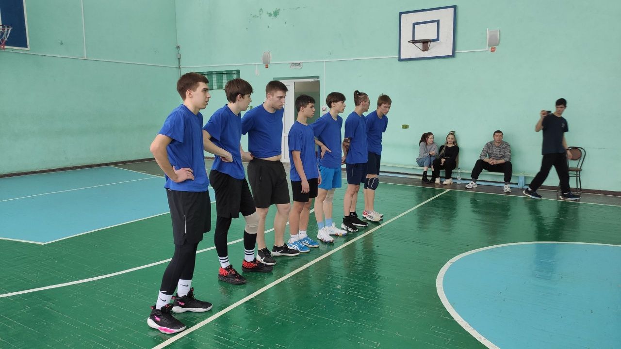 Карпинские студенты стали призерами окружного турнира по волейболу