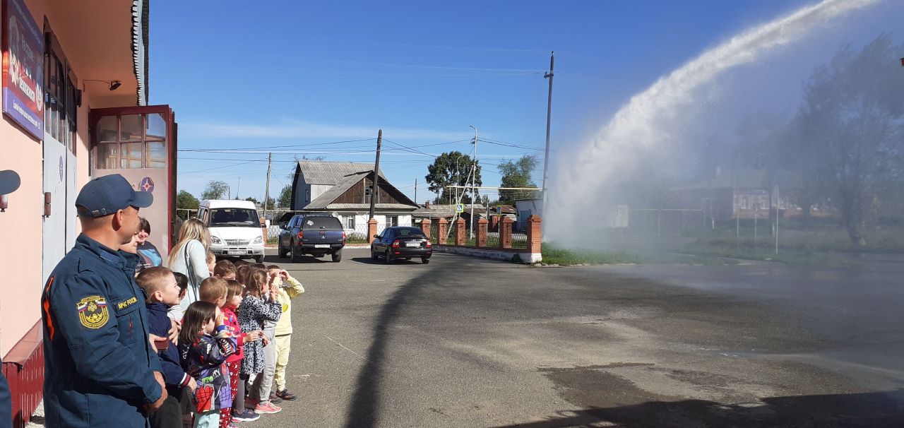 Воспитанники детского сада «Родничок» сходили на экскурсию к пожарным