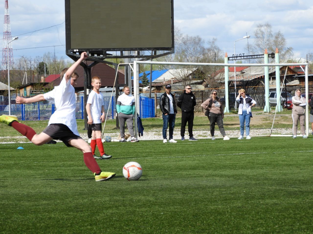 В Карпинске прошел муниципальный этап соревнований по футболу «Кожаный мяч»