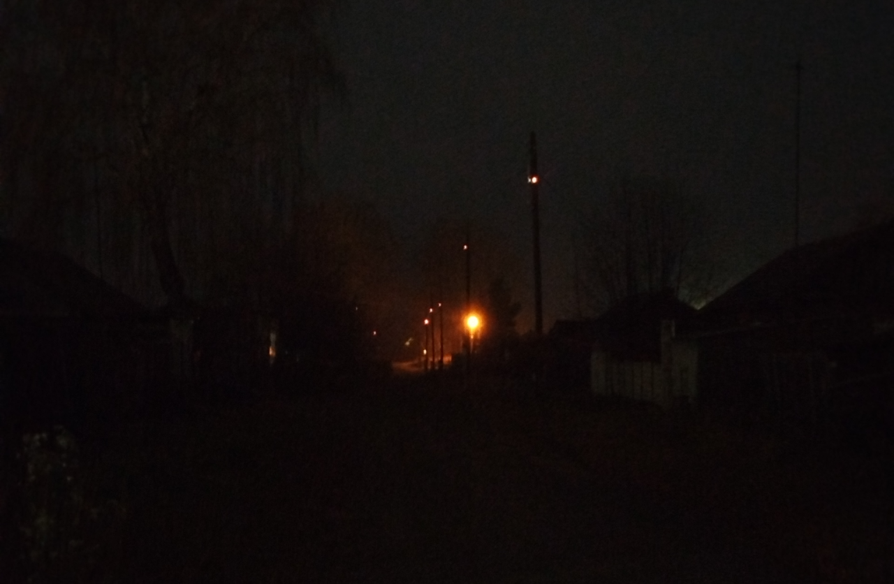 Жители улицы Челюскинцев просят местных властей провести им уличное освещение