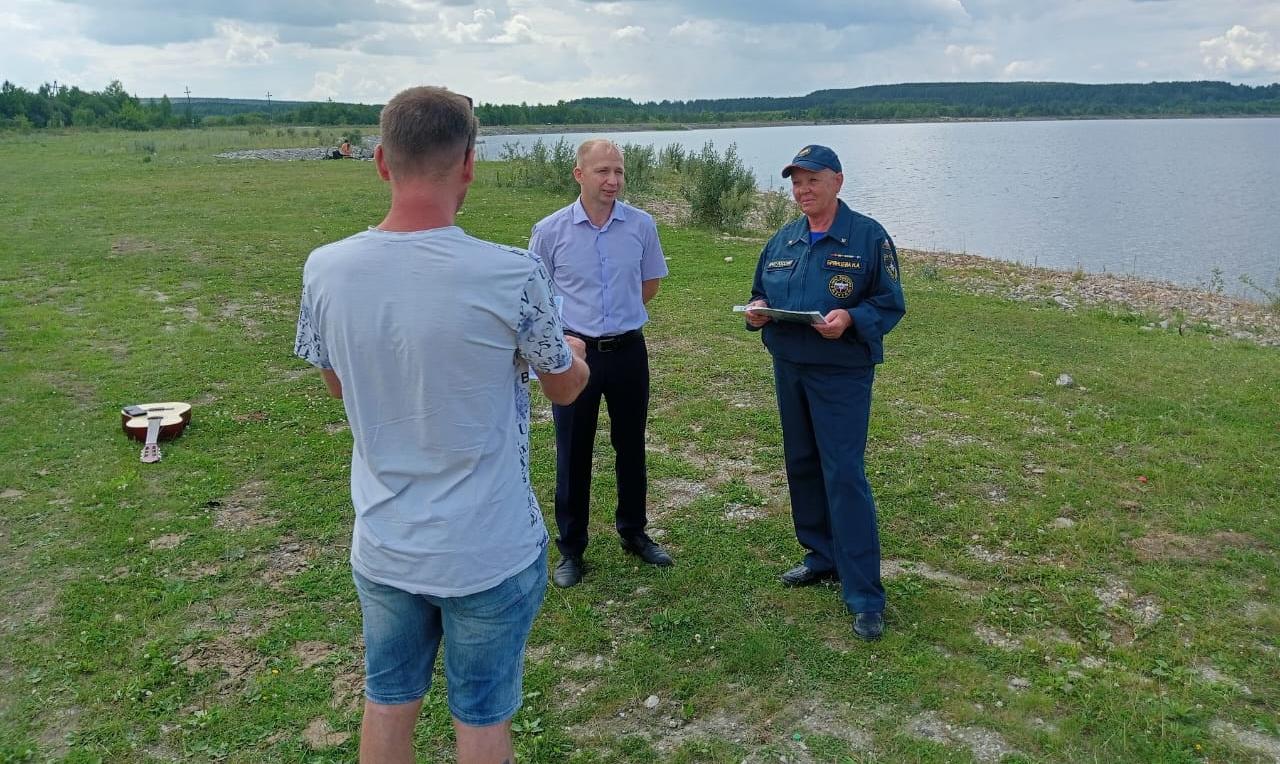 Карпинцам напомнили, как нужно вести себя на карьере и других водоемах