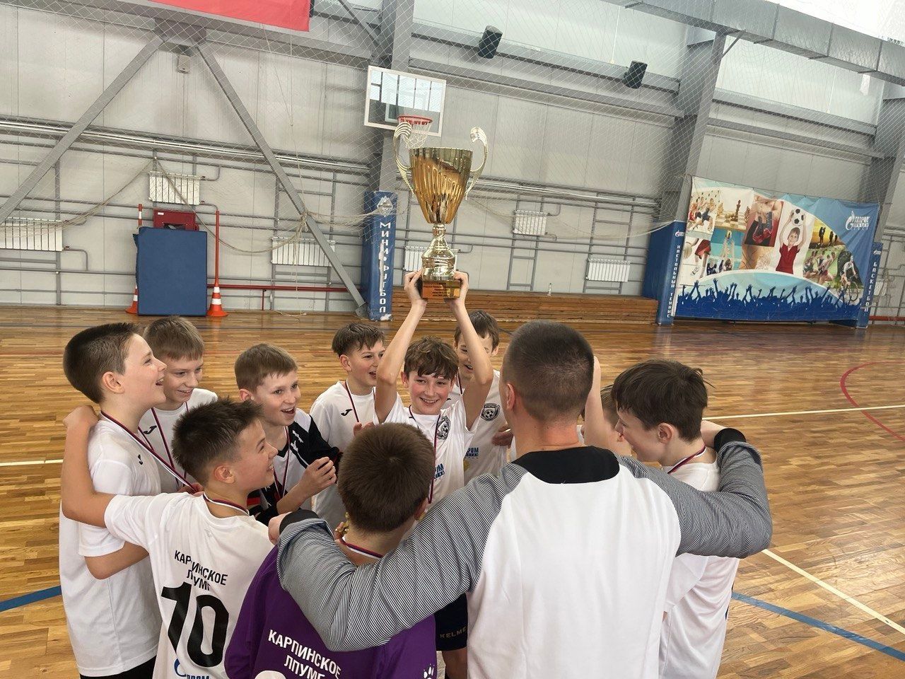 Молодые футболисты из Карпинска стали победителями чемпионата «Северный мяч»