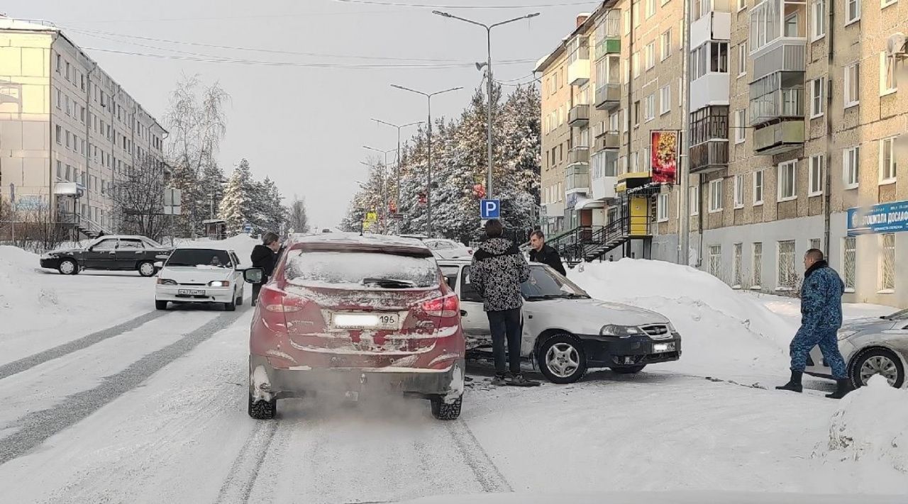 Сегодня на Мира столкнулись «Мазда» и «Дэу Нексия»