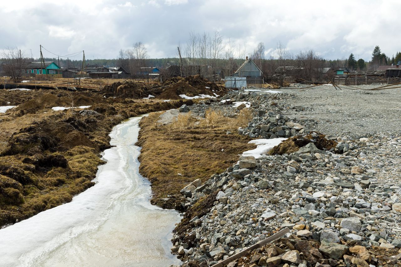 УКХ закупает скальный грунт на 9,4 миллиона рублей для строительства в поселке Сосновка
