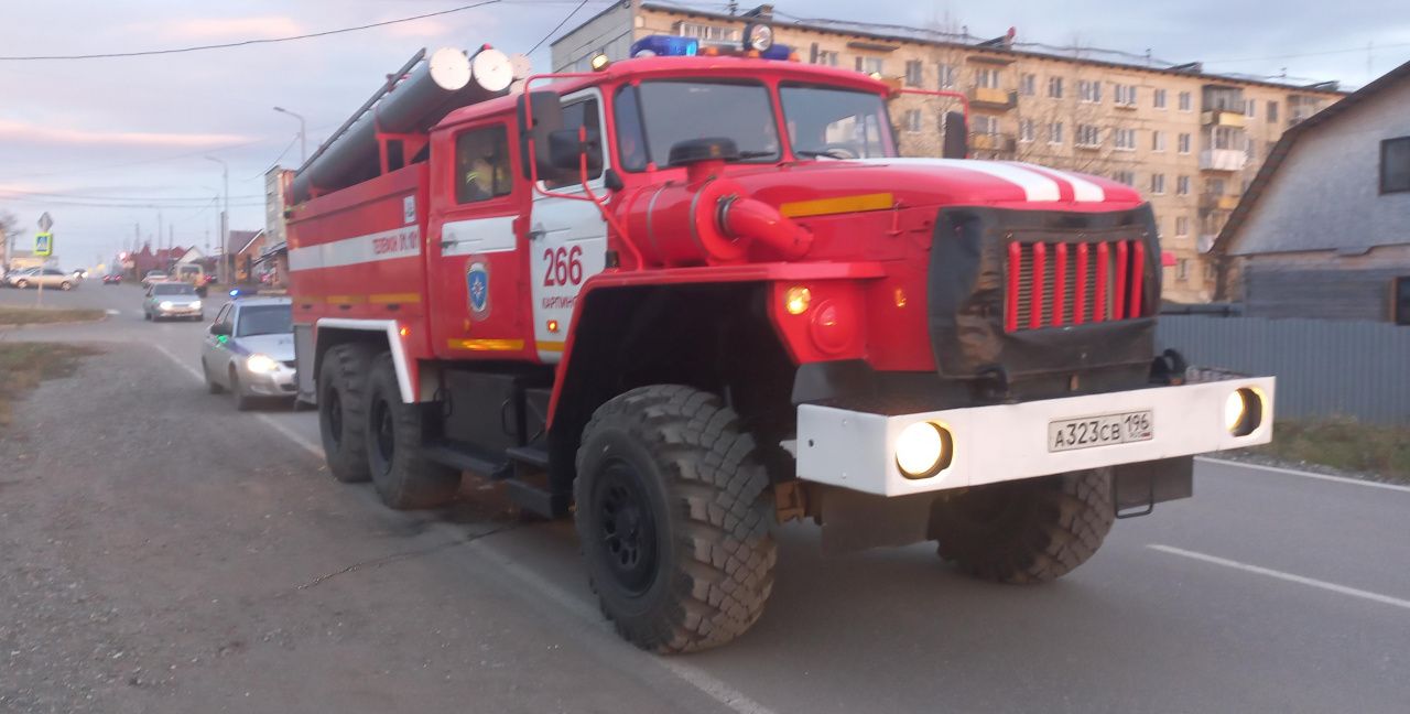 Пожарные и ГИБДД проверили, уступают ли водители технике со включенными  спецсигналами