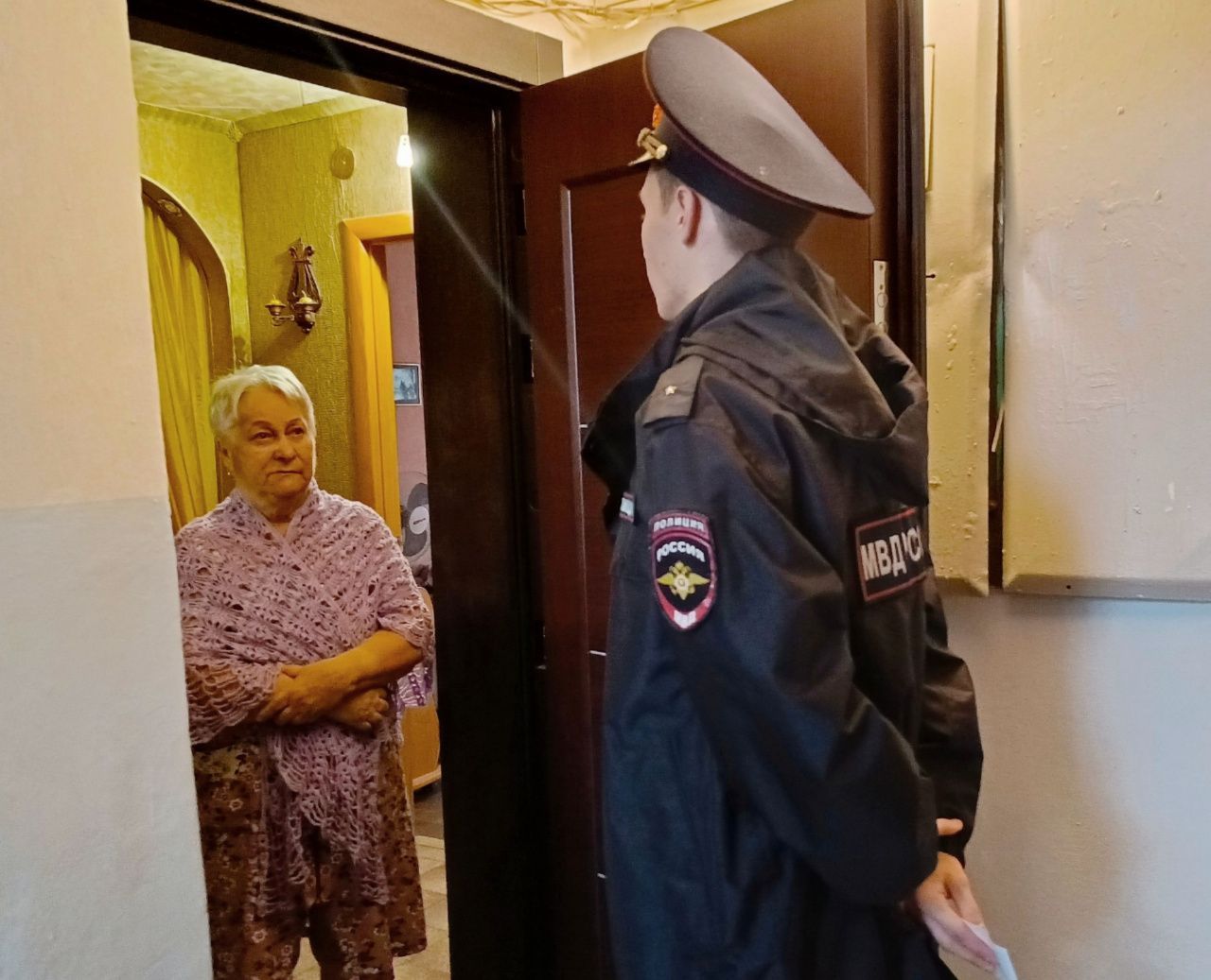 Полицейские скооперировались с почтальонами, чтобы напомнить пенсионерам о мошенниках