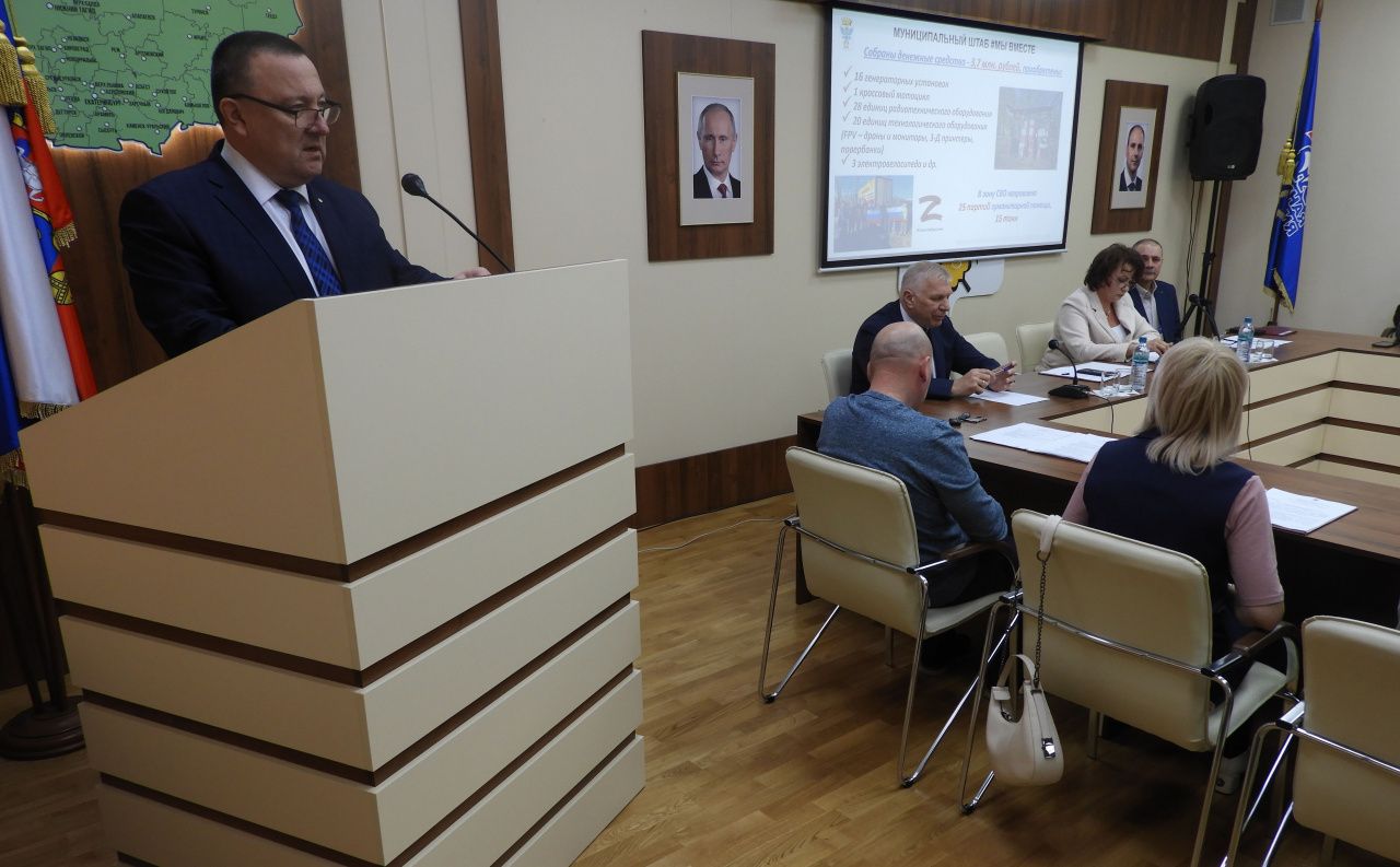 О зарплатах, бюджете и ремонтах: мэр Андрей Клопов отчитался о работе в 2025 году