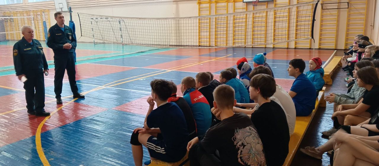 Пожарные провели профилактическую беседу с воспитанниками спортивной школы