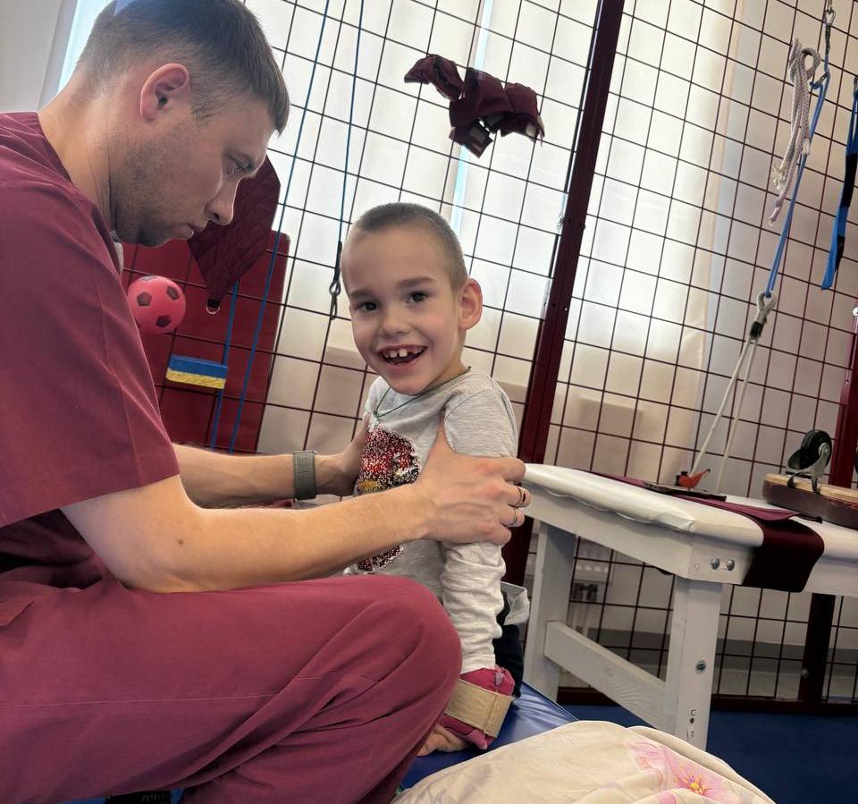 На поездку Ромы Хлыбова на реабилитацию в Китай собрано 170 тысяч рублей