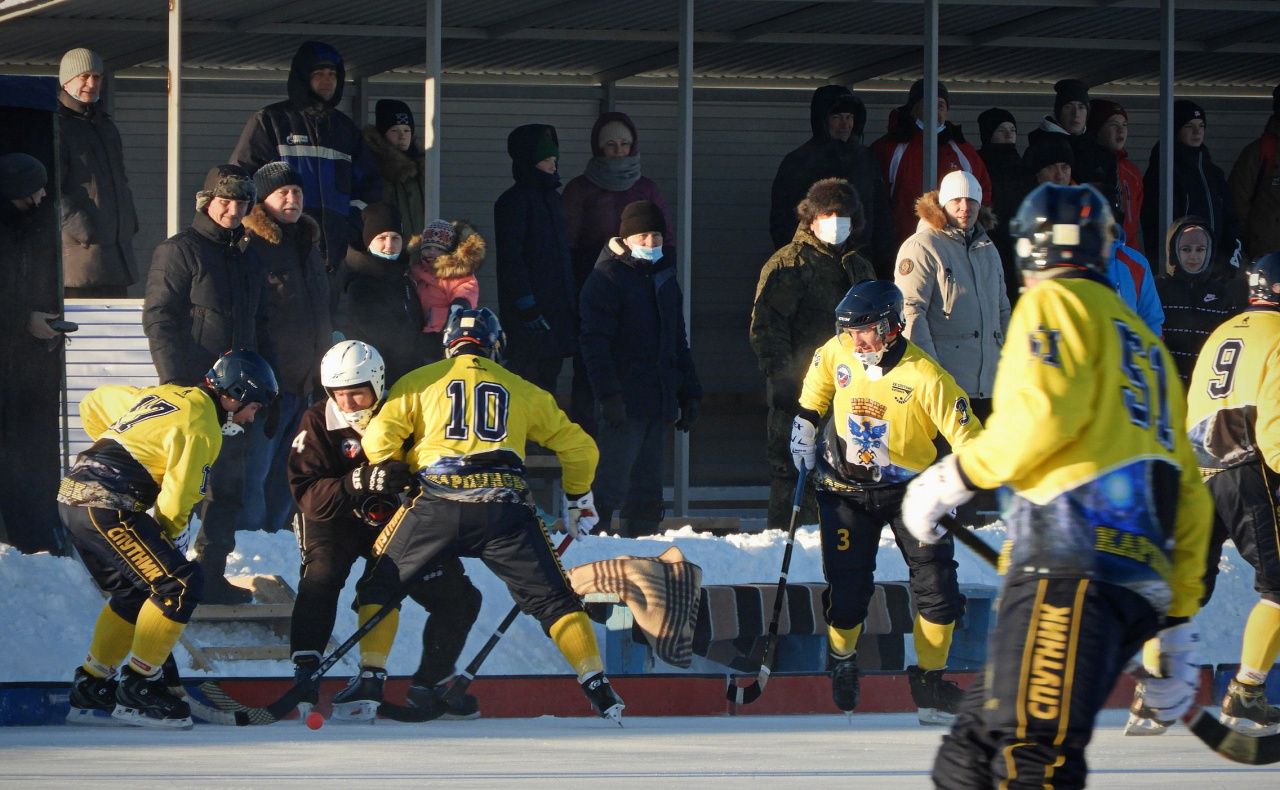 «Спутник» одержал победу в одной из важнейших игр областного чемпионата по хоккею с мячом