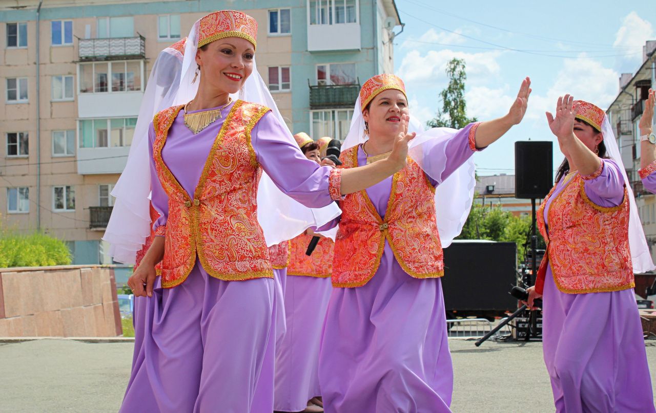 Сегодня на центральной площади Карпинска отпраздновали Сабантуй