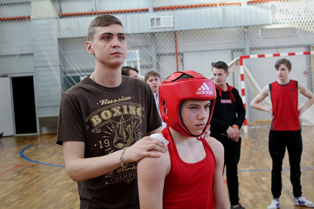 Молодой тренер набирает группу боксеров. Занятия бесплатные